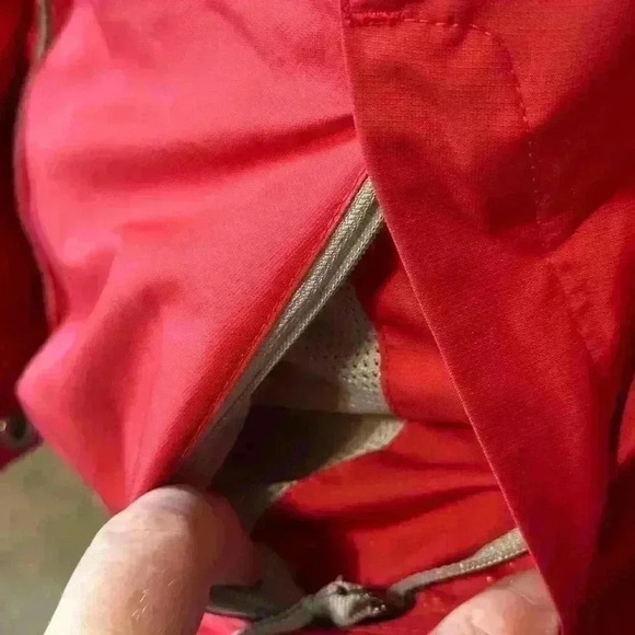 eddie bauer weatheredge jacket 
Women’s Size Medium. 
Red
General wear - Picture 9 of 9